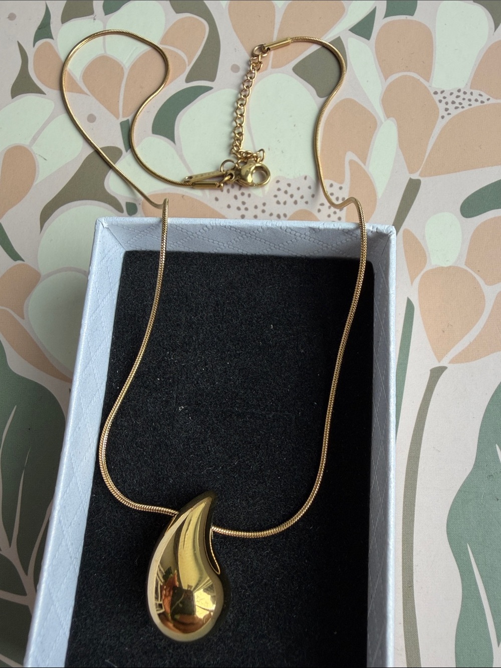 Gold Teardrop Pendant Necklace for Women Size 16